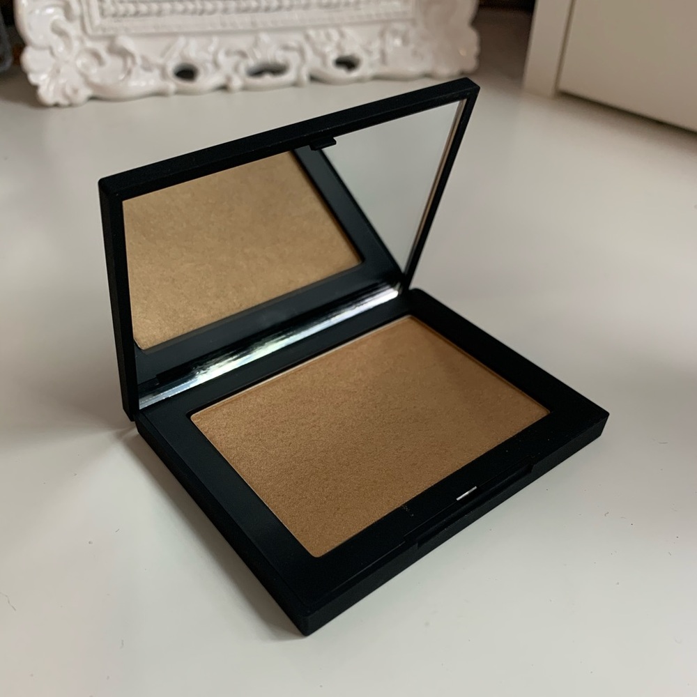 NARS Highlighting Powder - Picture 3 of 4